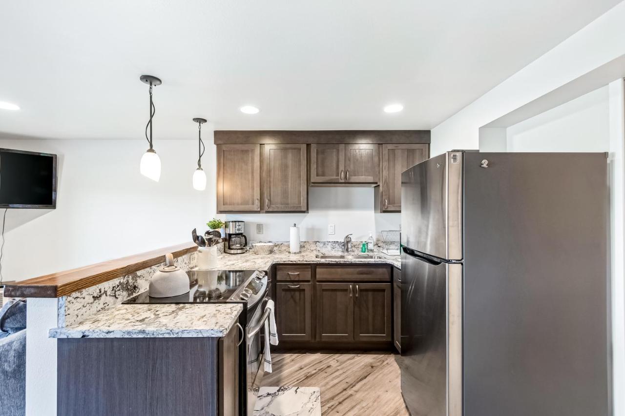 Driftwood Waterfront Gem Apartment Сандпойнт Екстериор снимка
