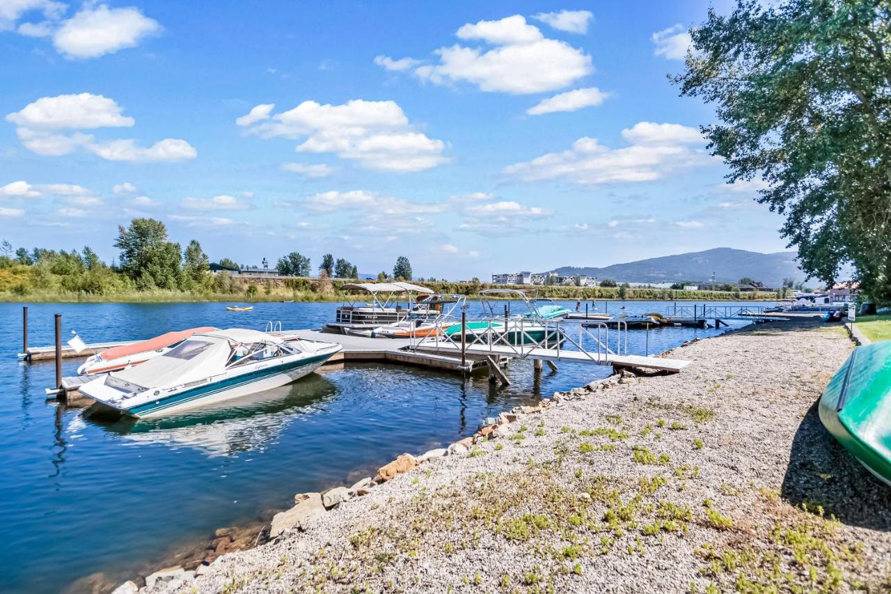 Driftwood Waterfront Gem Apartment Сандпойнт Екстериор снимка