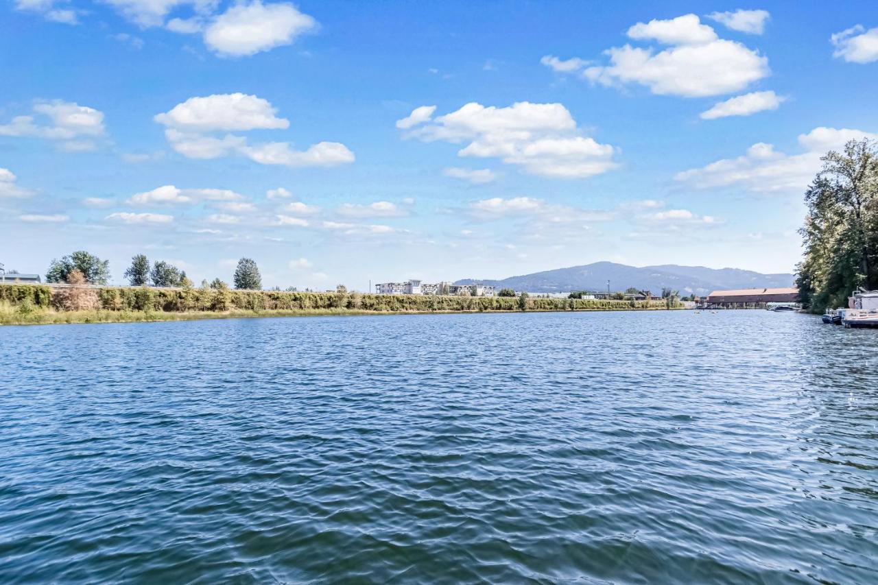 Driftwood Waterfront Gem Apartment Сандпойнт Екстериор снимка